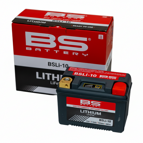 batterie vor weissem hintergrund