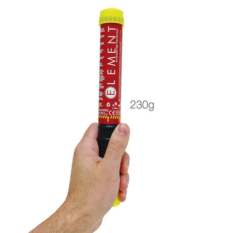 Element Fire E50 in der Hand; angegebene Produktmasse 230 g