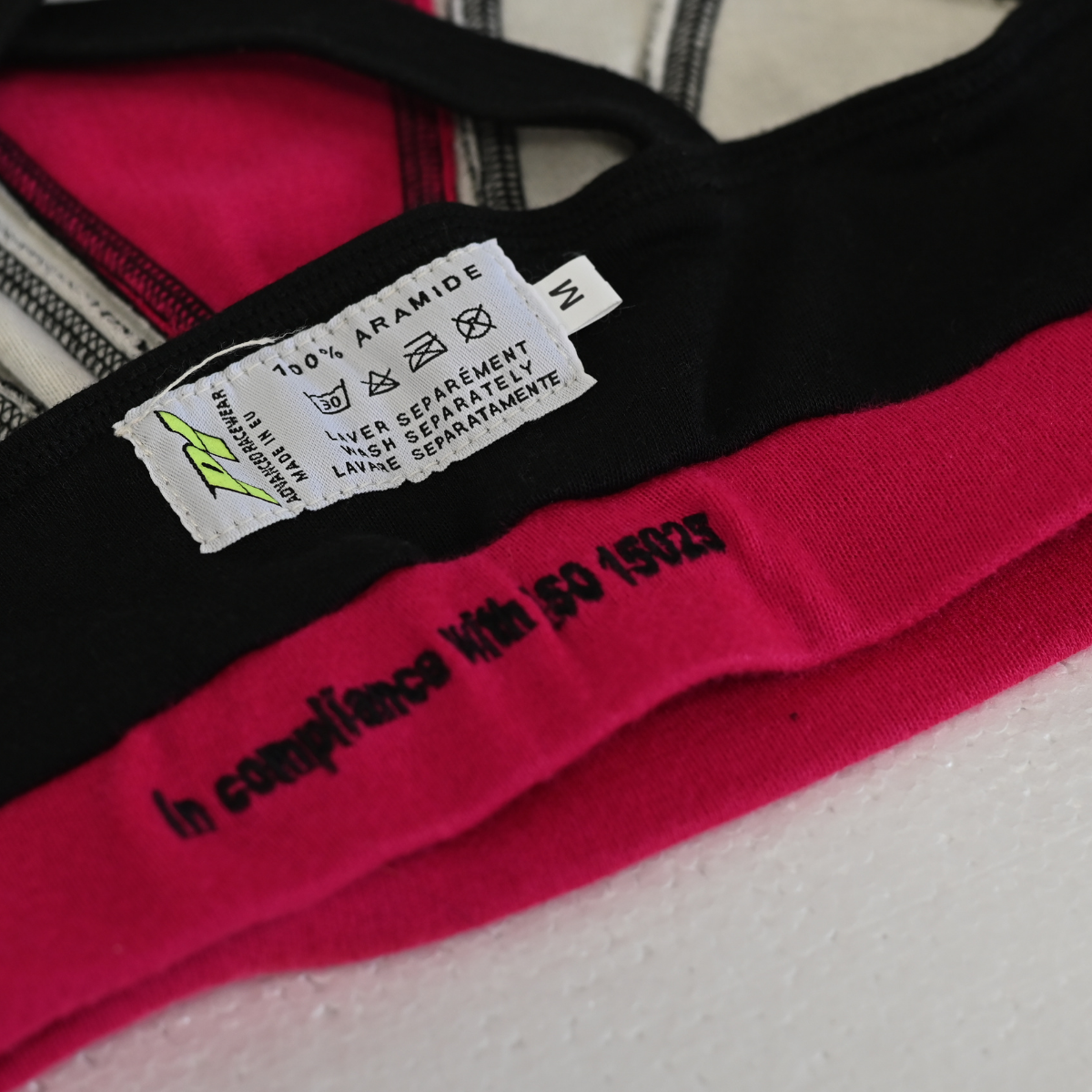 P1 Advanced Racewear Damen-Bra Schwarz/Fuchsia - ISO 15025